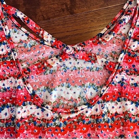 Ditsy floral print cross back dress size medium - Picture 6 of 7